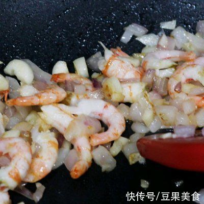 虾仁芝士焗面|#安佳马苏里拉芝士挑战赛#虾仁芝士焗面