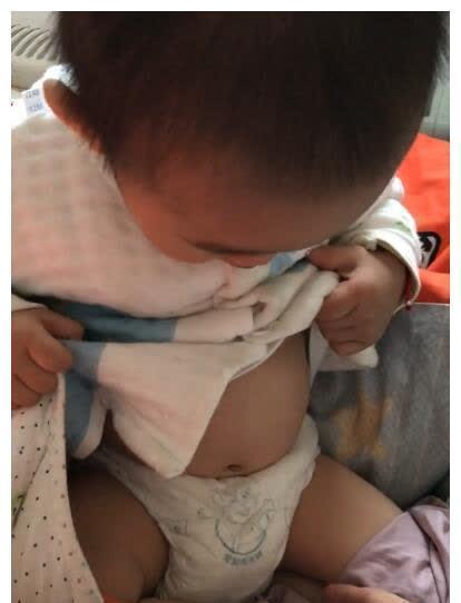 老公|妈妈出差一周，老公报喜说宝宝长了两斤，发来视频一看，哭笑不得