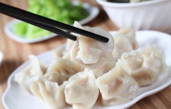 拌饺子馅，先调味还是后调味？做对了，饺子鲜嫩多汁，入味还不腥