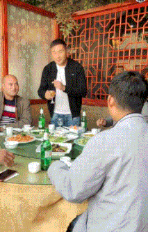 |幽默冷笑话:昨晚和闺蜜还有她老公吃饭,闺蜜去了卫生间