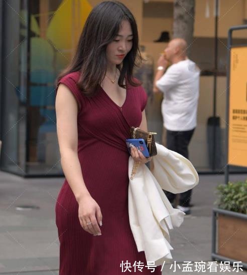 服装搭配|包臀裙才是实用之王,姐姐的黑白配色非常出色,居家媳妇的好榜样