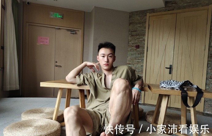 毕业|大学四年练就满身肌肉,毕业即巅峰,一口气拍了十套写真!