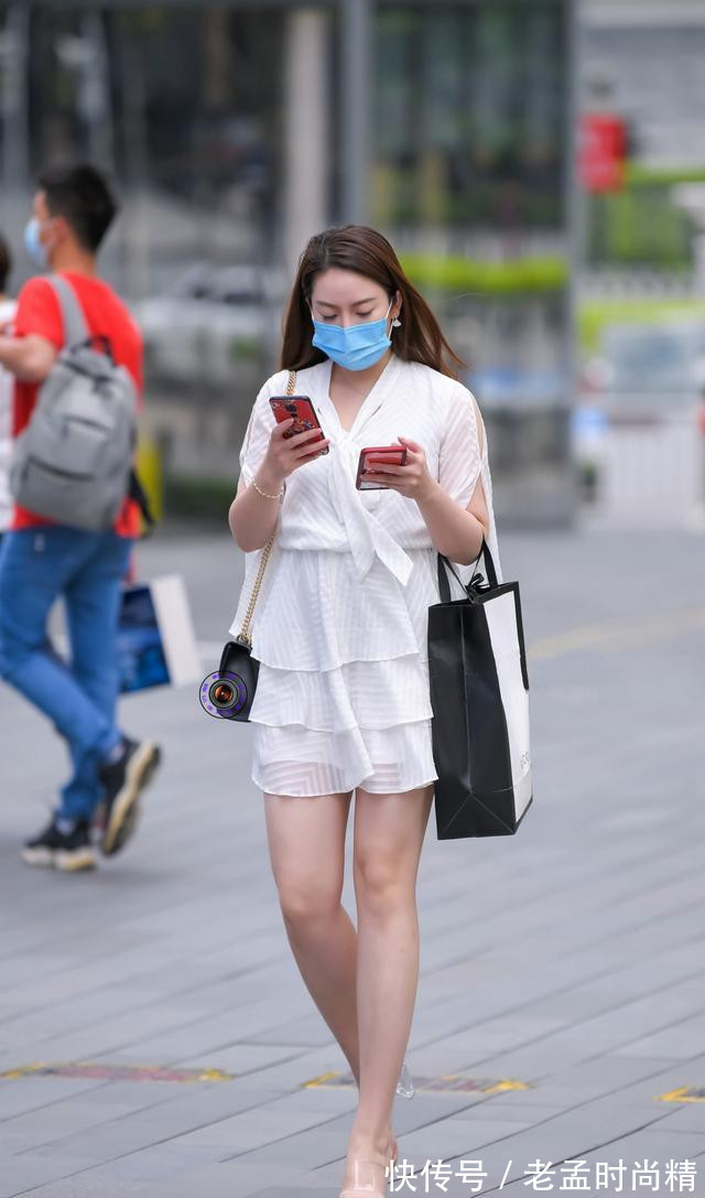 裙子|初冬时节的南方城市,风和日丽,裙子依旧是漂亮女生的日常穿搭