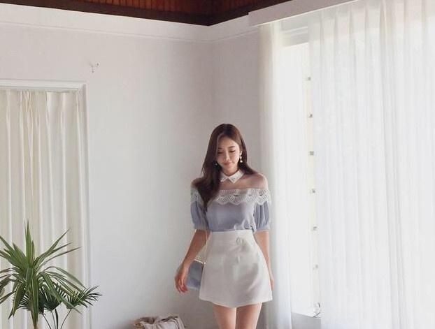 时尚|孙允珠展示两款拼接A字连衣裙,简单好穿的款式轻松穿出优美感