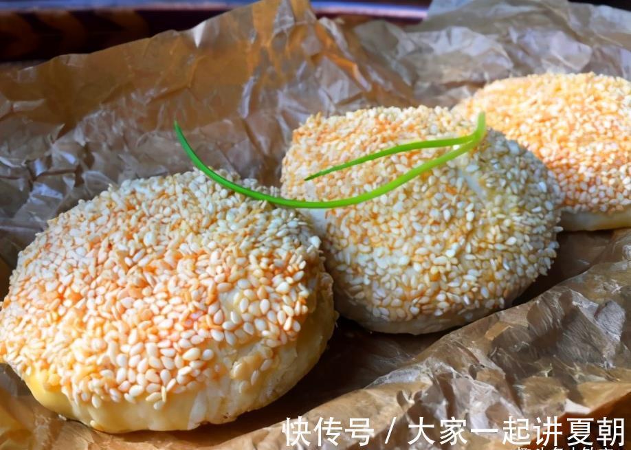 玉米油|盐酥烧饼这做法，皮酥里软吃着香，不醒面照样层层酥脆，省时间