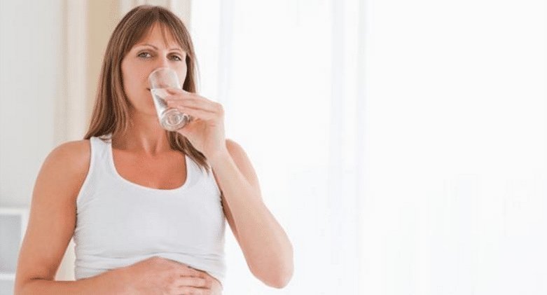 生水|孕期补水很重要,但不能喝这4种水,对妈妈和胎儿都不好