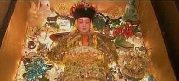 下落不明|慈禧墓中的10大顶级国宝,图3下落不明,图9曾被遗弃在臭水里