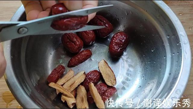 红枣|夜里翻来覆去睡不着,80岁奶奶告诉我一个方法,一把香菜解决难题