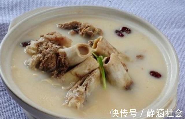 调料|炖骨头汤时,尽量别放这种料,不然毁了整锅汤,肉柴汤还难喝