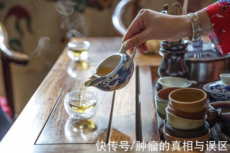 茶叶|茶里有比砒霜还毒的致癌物？喝茶少放茶叶，或能远离胃癌、心脏病