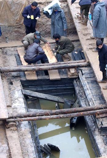 祭祀器！九连墩出土众多青铜器，有一件“谜”样的青铜器，至今不知道用途