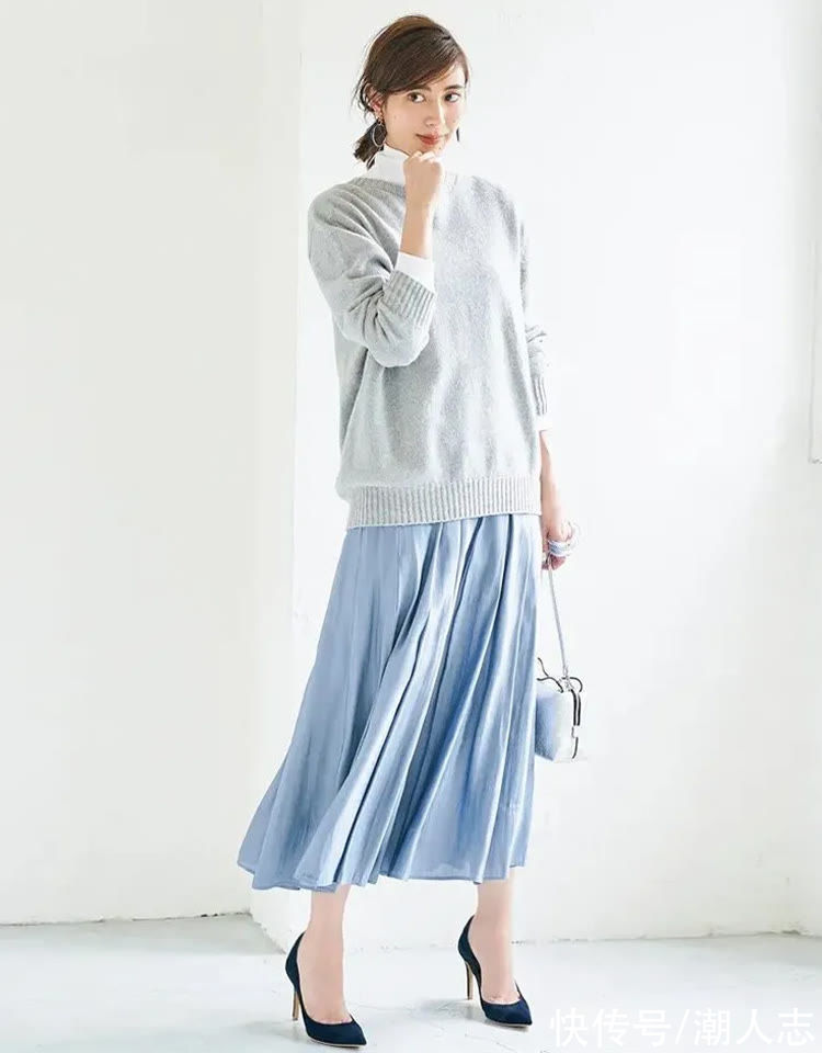 搭配 4、50岁女人，国庆出游别穿一身花！这3种颜色搭配，显白又高级