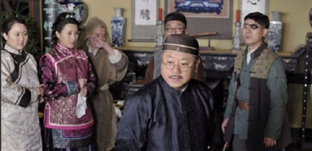 秀才@秀才写下一副对联,地主看后给赏银,朋友老朱,他在骂你!