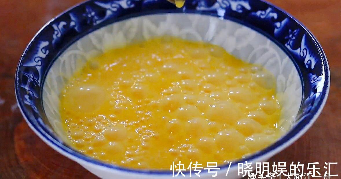 鸡蛋饼|洋葱又出新吃法啦,好看好吃又解馋,炎热的夏季吃正合适
