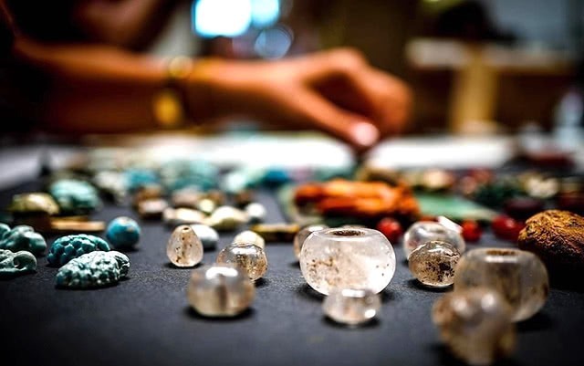 火山爆发|庞贝古城中发现“巫师的宝库”,里面的宝石数不胜数