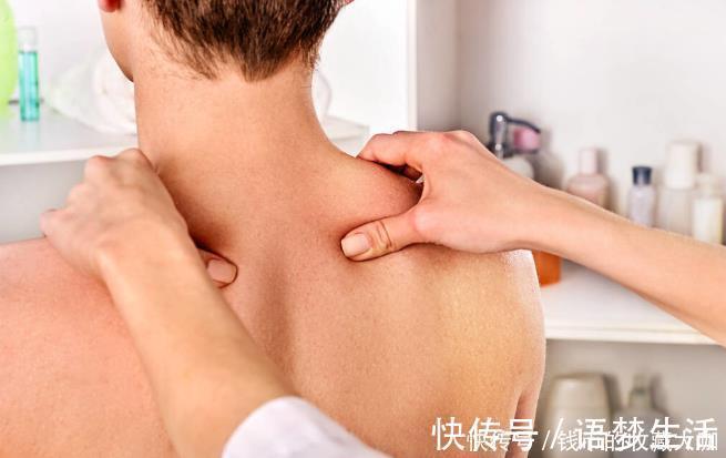 医生|脖子又疼了，小心颈椎病悄悄找上你，医生强调，不能随意按摩