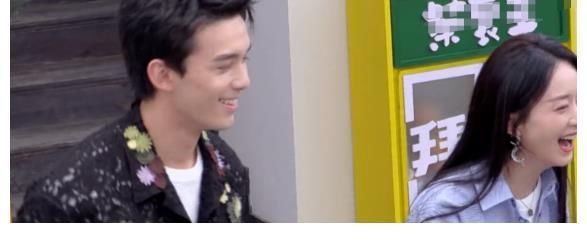 節目|趙麗穎離婚后綜藝首秀,與何炅大方牽手,難道不考慮吳磊的感受嗎