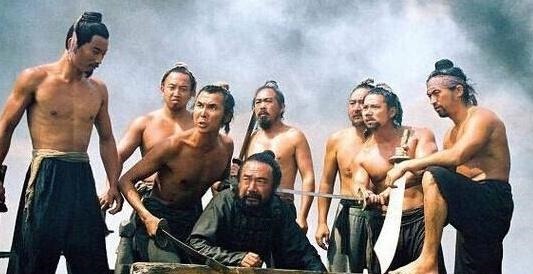 他看透了宋江为人,装病离开宋江,之后在海外建国称王混的最好!