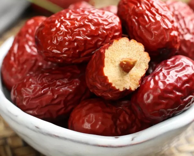 红枣性温味甘|红枣和它泡一泡,早起空腹一杯,体内湿毒扫光光,调养子宫抗衰老