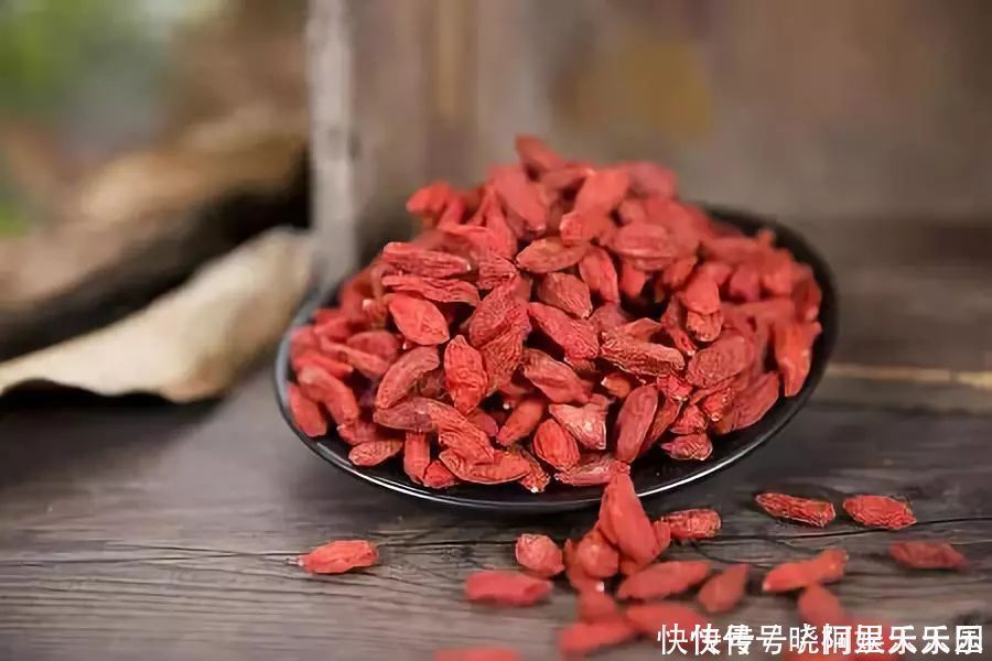 气血|黄芪“天仙配”已公布,泡水喝,祛寒湿,补气血,身体会感激你