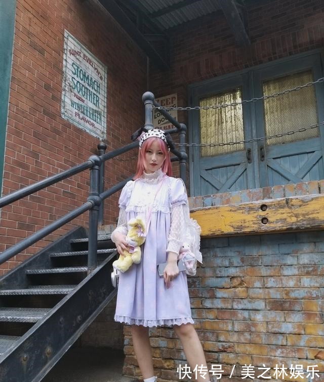 蕾丝|lo圈火了一种新穿法,叫“洛丽塔+AJ”,效果太潮十级lo娘都上头!