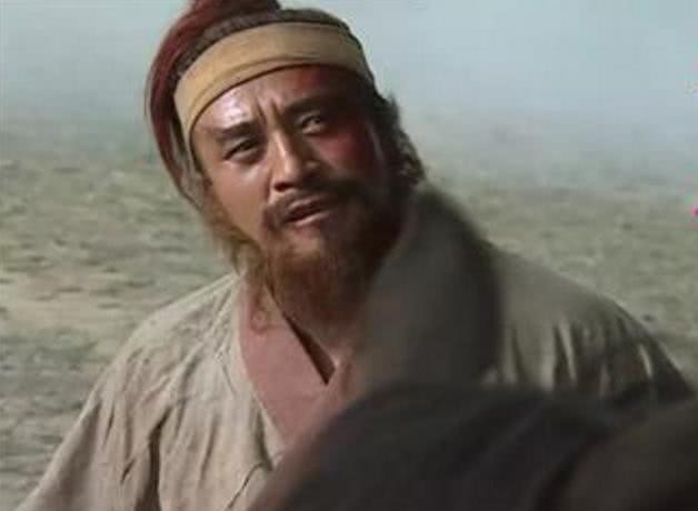 赏钱|水浒最单纯的坏人,为了10两银子赏钱找捕头打架,李逵都不如他