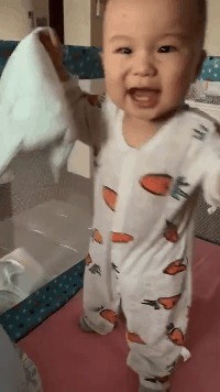 |搞笑GIF段子:妹子,整天摇来摇去,我怎样上课啊