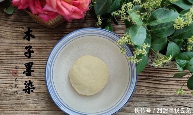 用橙汁做面包,颜色金黄,酸甜口味,更适合夏天