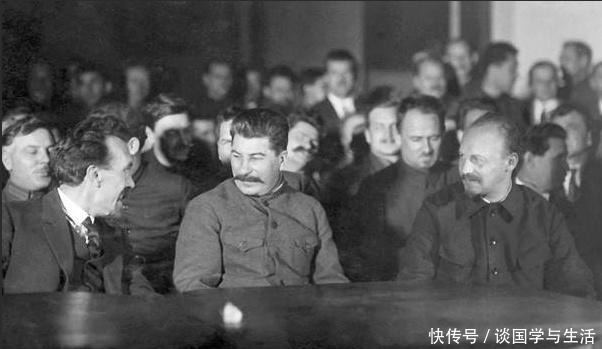 列宁|此人曾是斯大林的救世主,失势速度惊人,死前只求恢复名誉