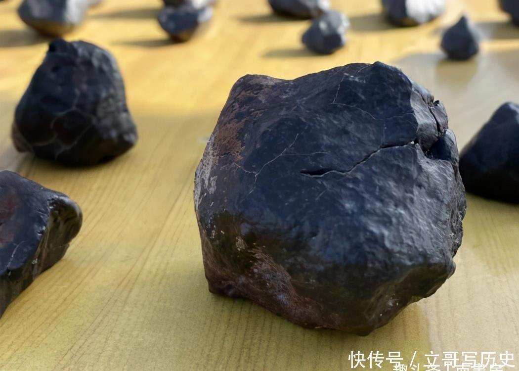 高价 90后女孩5年内捡800斤陨石,面对每克1万元收购,她:一颗也不卖