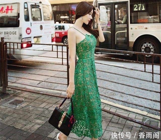 蕾丝吊带裙带点镂空, 具有浓浓女人味!