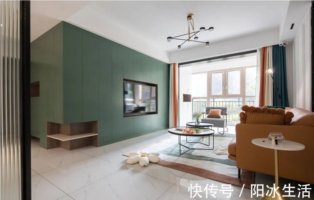 橙绿撞色|精选案例丨130平现代混搭婚房，橙绿撞色吸睛十足！
