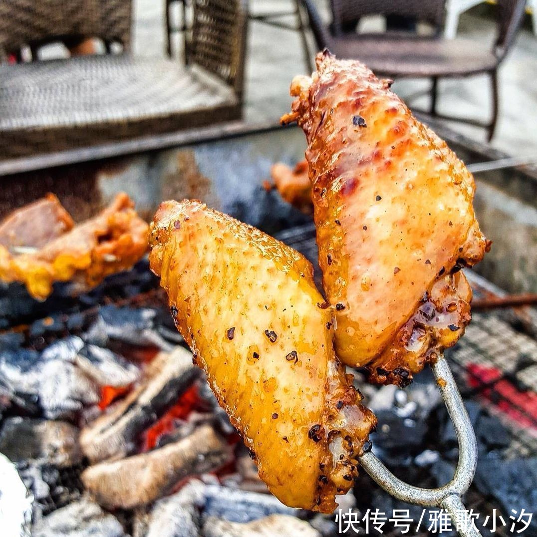 鸡翅|BBQ新技巧！体验“天才吃法”，成为烧烤达人只需学会这7个技巧