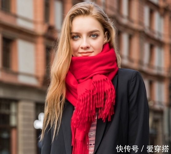 冬天|冬天里,围巾选3种“耐看色”,让你高级有气质