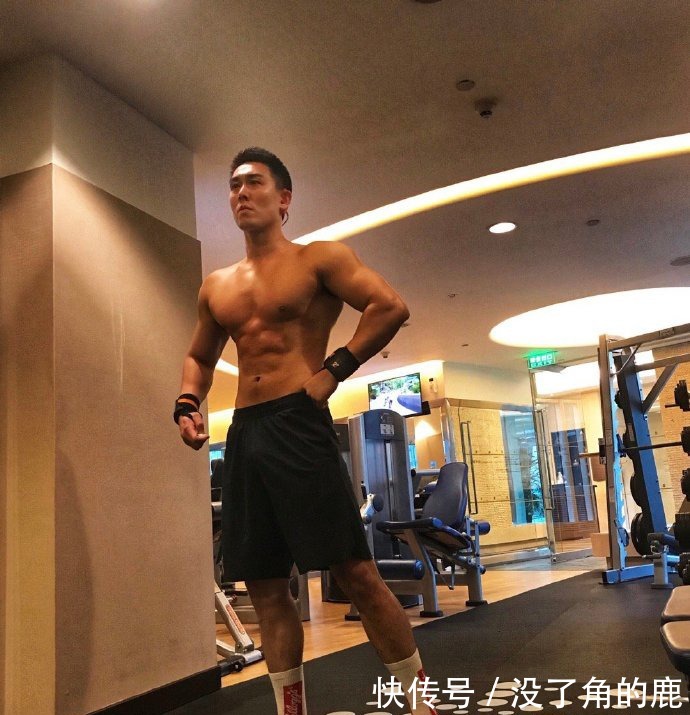 健身达人|身材如雕刻的肌肉奶爸,金牛座健身达人,一周至少保持五天训练!