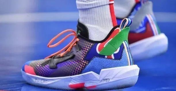 protro 球星上脚|巴特勒上脚新配色!塔图姆这双骚气!