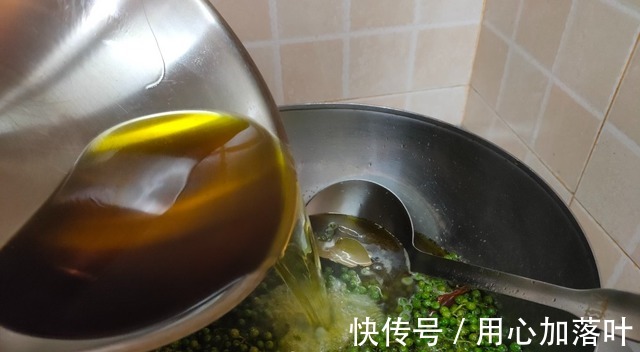 花椒油不要直接油炸,厨师长教你正确做法,又香又麻看一眼就会!