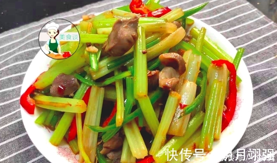 此青菜,铁含量比番茄多20倍,简单炒一炒,鲜香脆嫩,补血要多吃