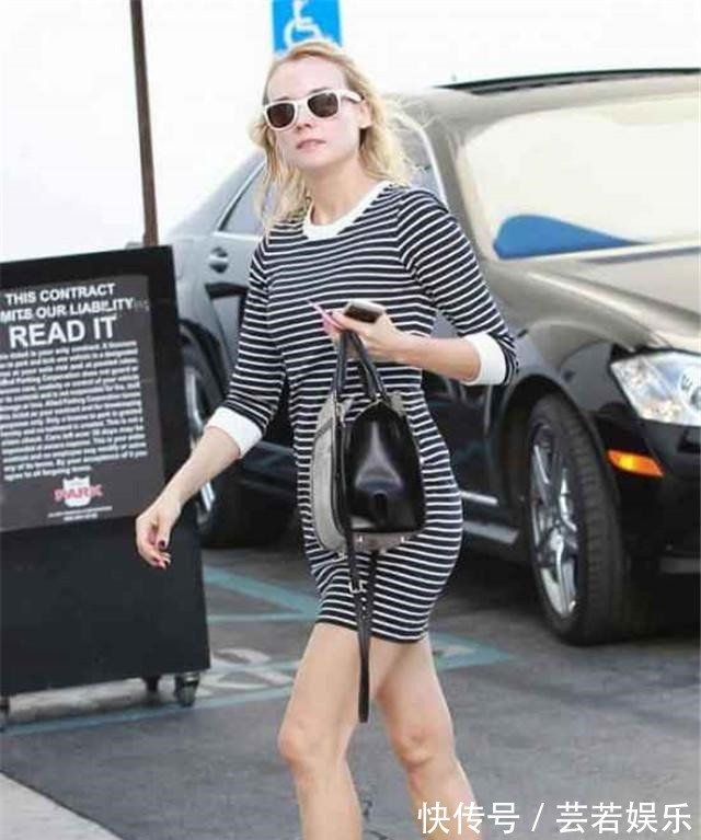 明星 小白鞋已经失宠了,今年流行“1+1鞋”,时尚显高,明星都上头了!