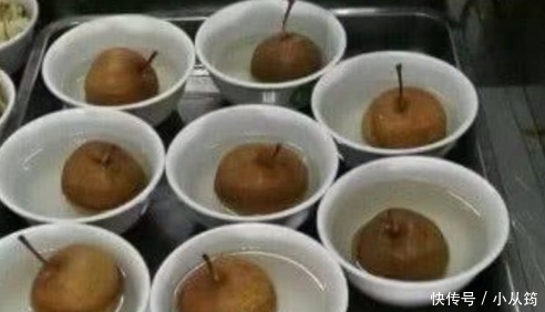 学校食堂大妈做的奇葩菜,学生纷纷拍照发朋友圈,最后一道太抢眼