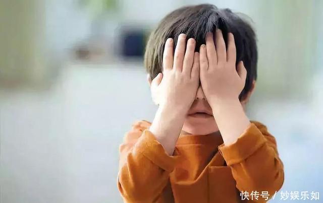 一委屈就哭的孩子,和强忍不哭的孩子,十年后这些差距很明显