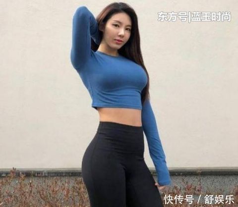 街拍打底裤是时下流行的一款潮流单品,彰显出女性的干练气质