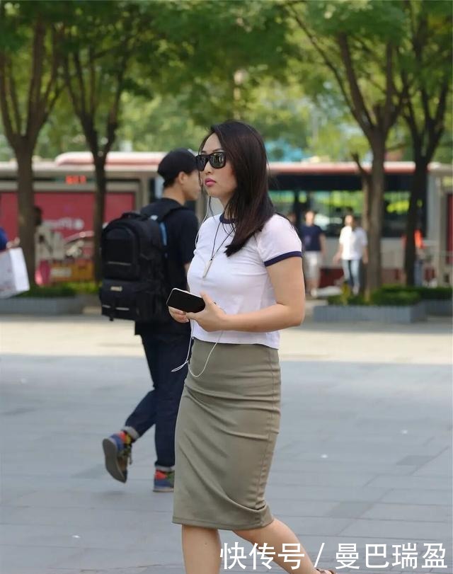 “胯宽”穿衣显壮?没利用好穿搭技巧,身材优势也是白搭!