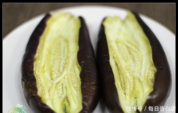 茄子吃了几十年,第一次用微波炉做,又香又软又快,太好吃了!