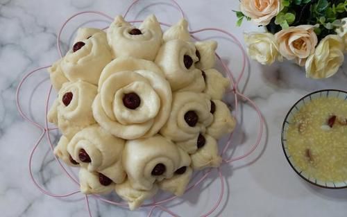 二十八把面发，揉面蒸花馍，甜蜜团圆过新年，愿家人喜乐安康