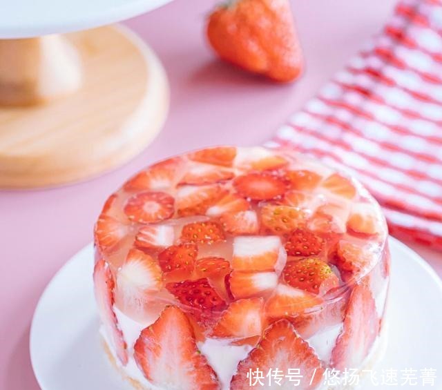 草莓慕斯蛋糕的做法,春季限定甜品,不用烤箱就能做