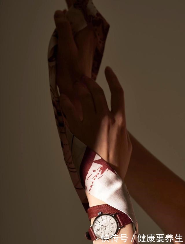 万国表#绕一圈,还是你 IWC万国表柏涛菲诺系列腕表遇见爱情!