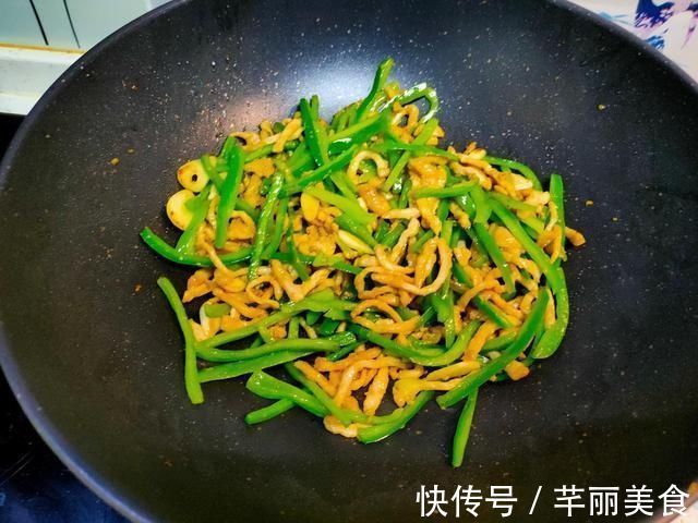 一日三餐|无论炒肉丝还是肉片，都不要直接下锅炒，学会饭店做法，又嫩又滑