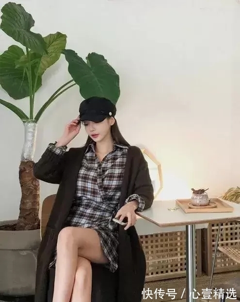 衣裙|女神孙允珠高清时尚搭配:英格兰条纹混彩星辰玫瑰衣裙