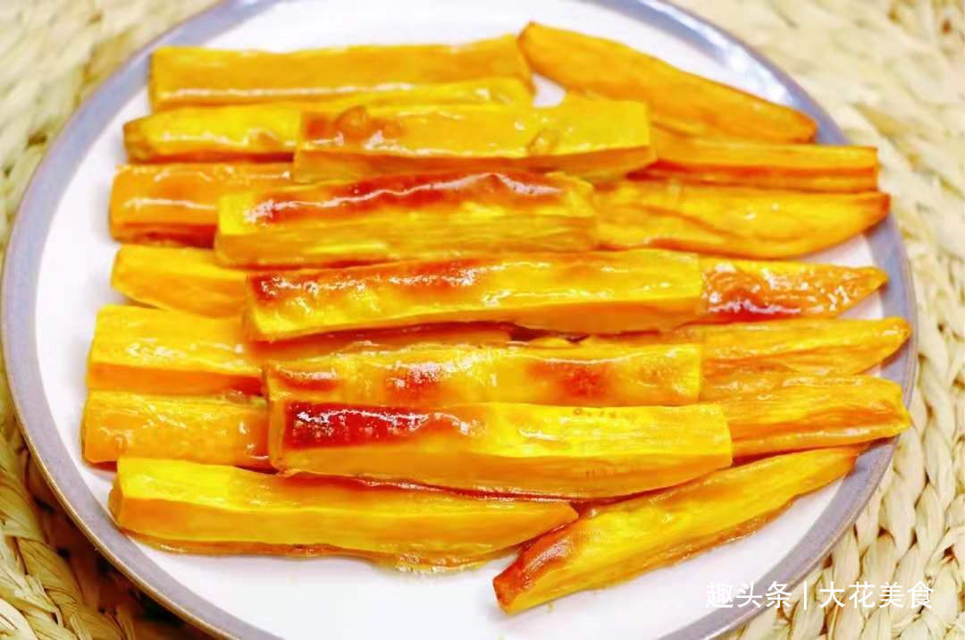 女孩子最爱低脂低卡的烤蜜薯条，外焦里嫩，软糯香甜做法超级简单
